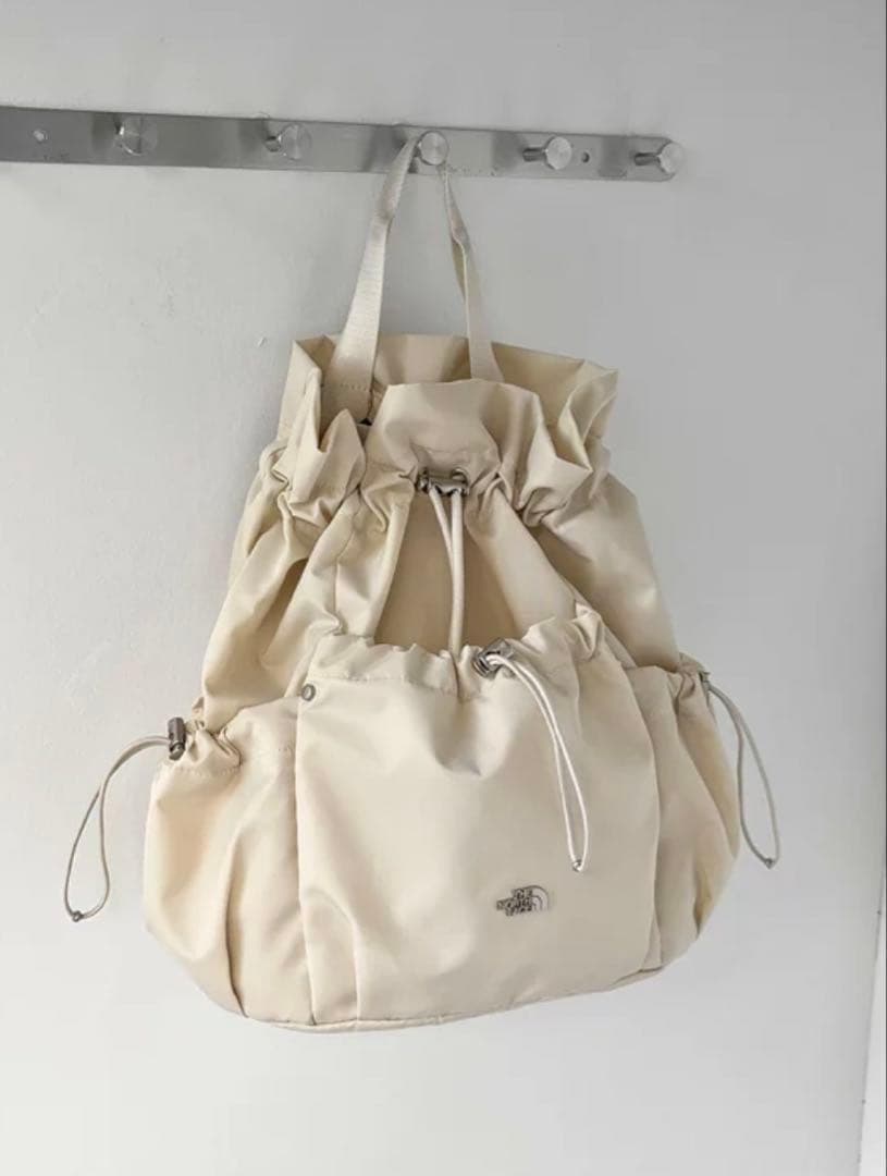 【入手困難】韓国限定　ザ・ノースフェイス ボニーパック M クリーム