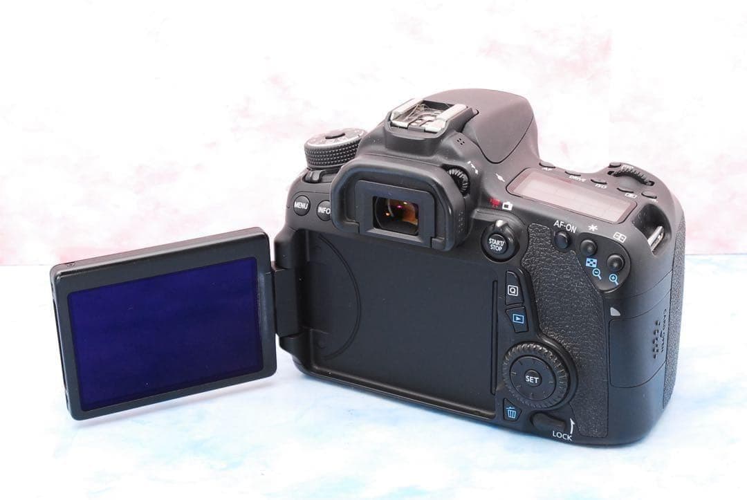 ☆Canon EOS 70D☆スマホ転送☆一眼レフカメラ☆バッグ付☆Wレンズ