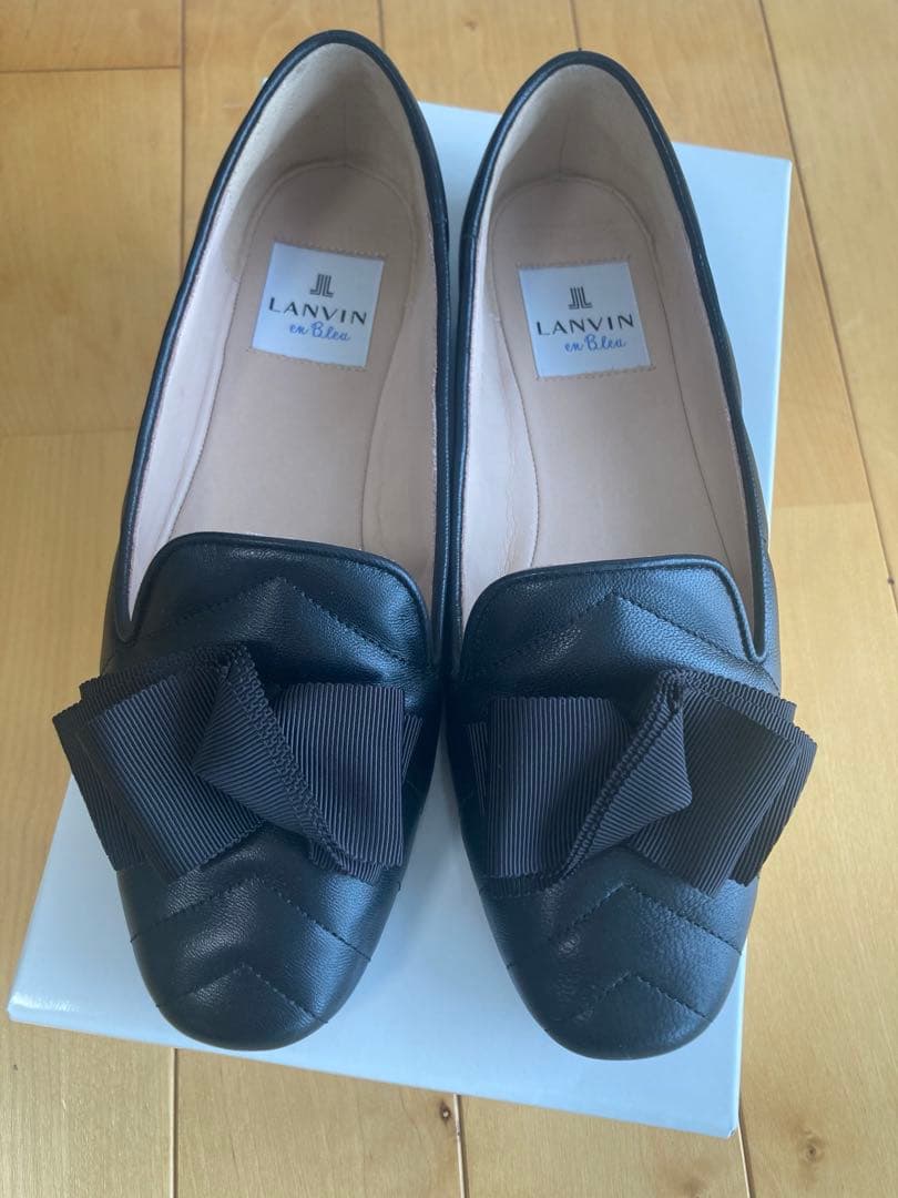 ランバン オン ブルー リボンモチーフキルティングカッターパンプス 黒　22.5