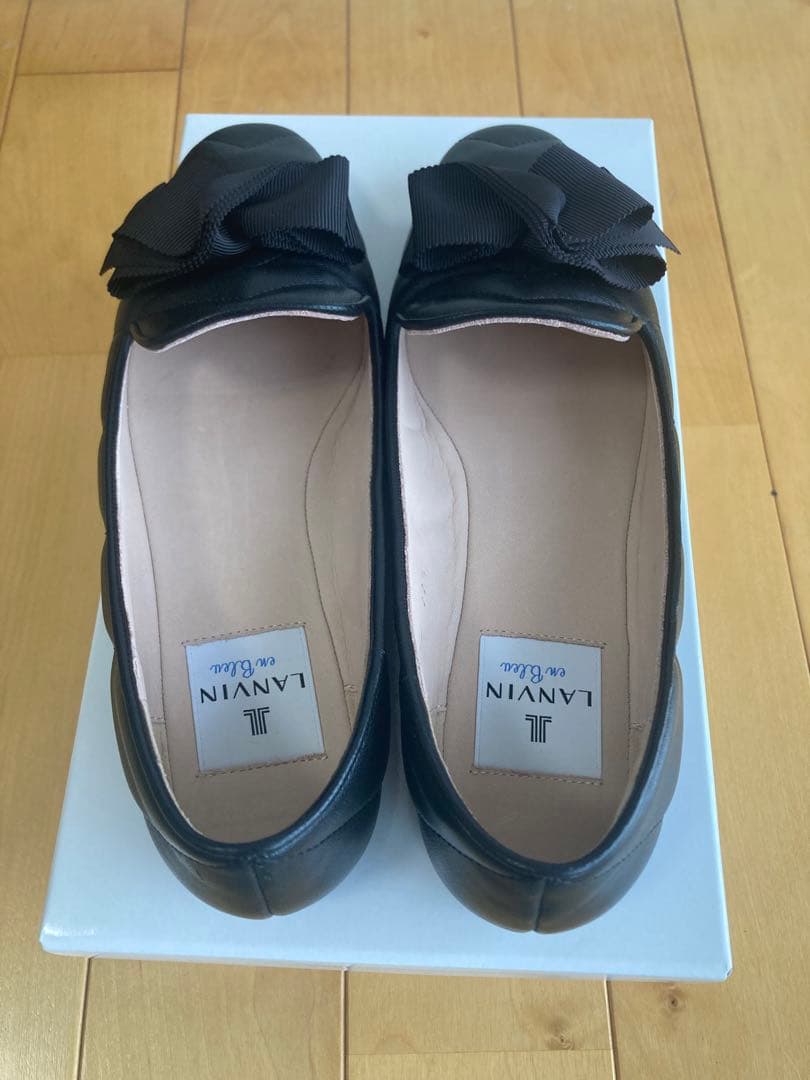 ランバン オン ブルー リボンモチーフキルティングカッターパンプス 黒　22.5