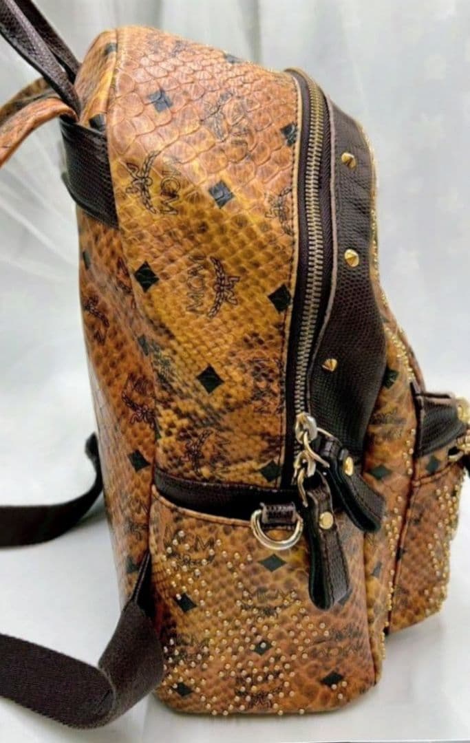 yoshiyoshi【MCM】 パイソン柄スタッズ＊バッグ ✳️特別価格