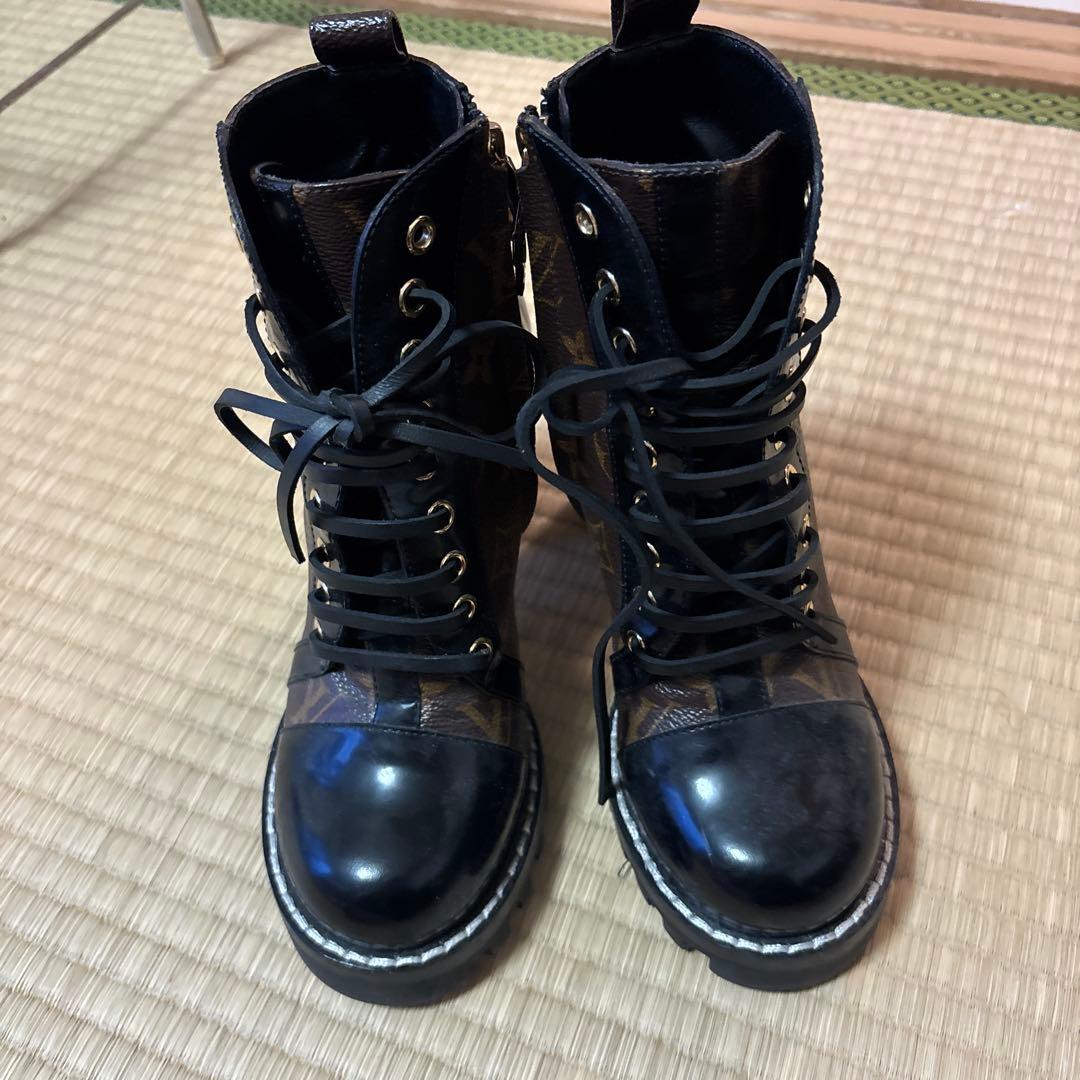 Naa66Louis Vuitton レースアップブーツ ブラウン/