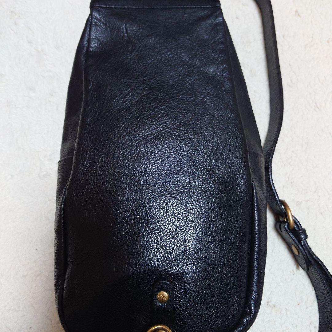 美品　IL BISONTE イルビゾンテ ボディバッグ ブラック レザー