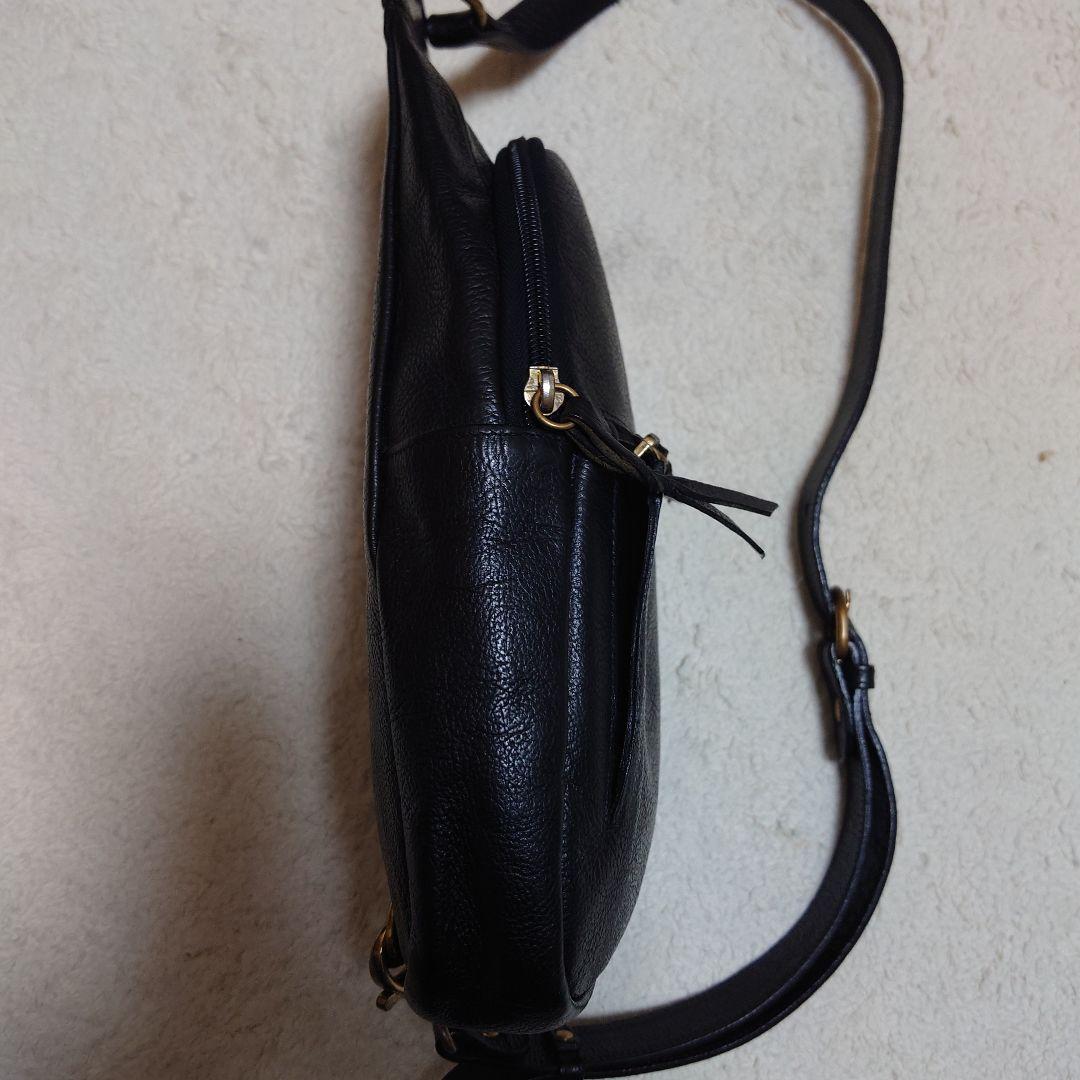 美品　IL BISONTE イルビゾンテ ボディバッグ ブラック レザー