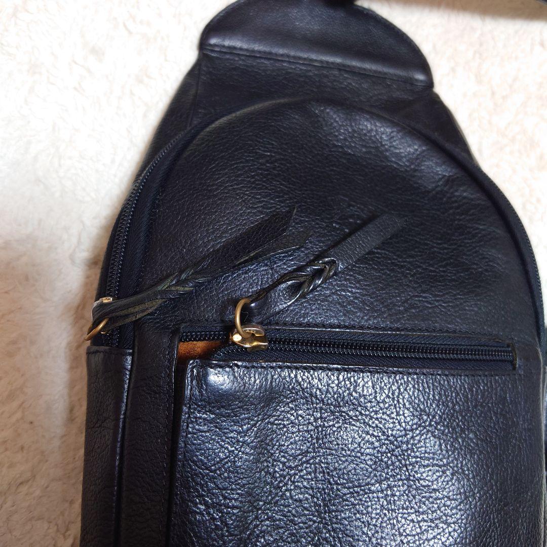 美品　IL BISONTE イルビゾンテ ボディバッグ ブラック レザー
