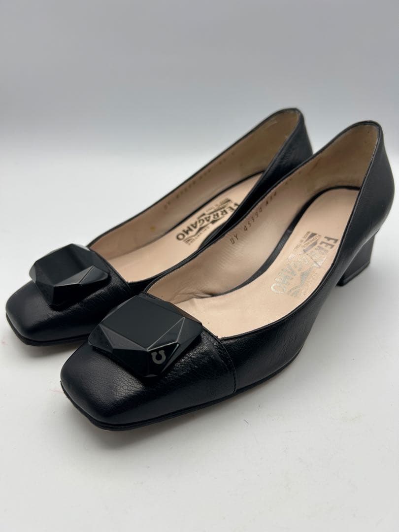 美品 サルバトーレ フェラガモ ストーン付 ブラック パンプス サイズ6 1/2