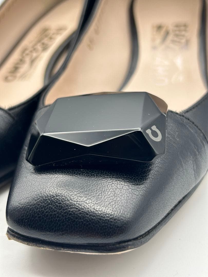 美品 サルバトーレ フェラガモ ストーン付 ブラック パンプス サイズ6 1/2