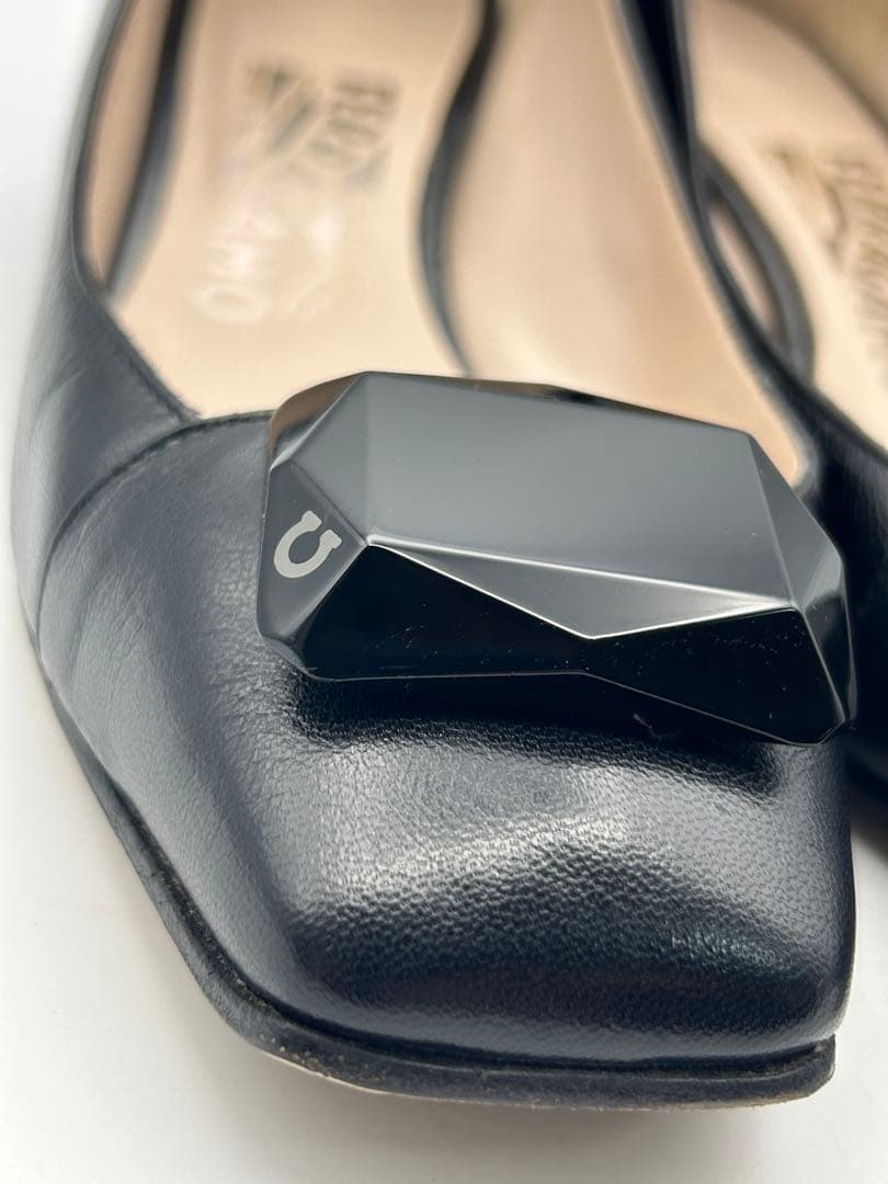 美品 サルバトーレ フェラガモ ストーン付 ブラック パンプス サイズ6 1/2