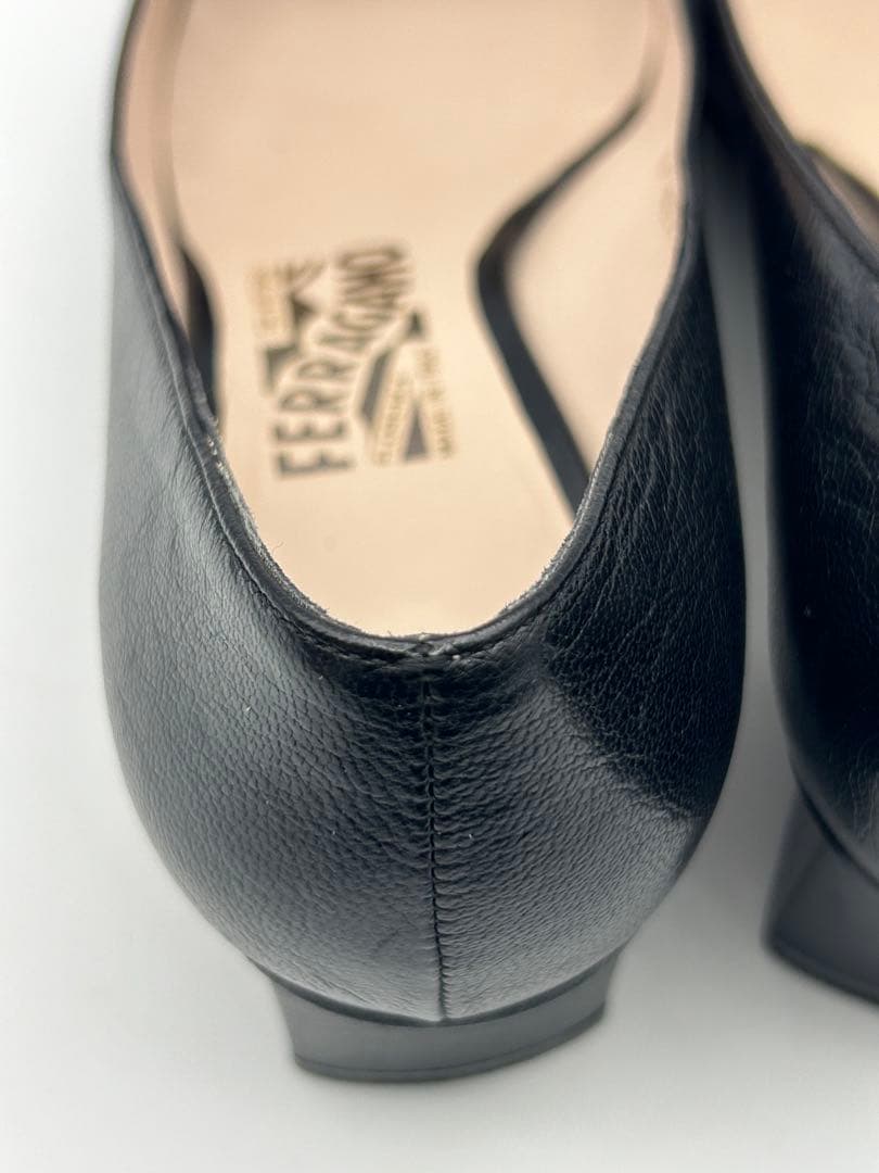 美品 サルバトーレ フェラガモ ストーン付 ブラック パンプス サイズ6 1/2