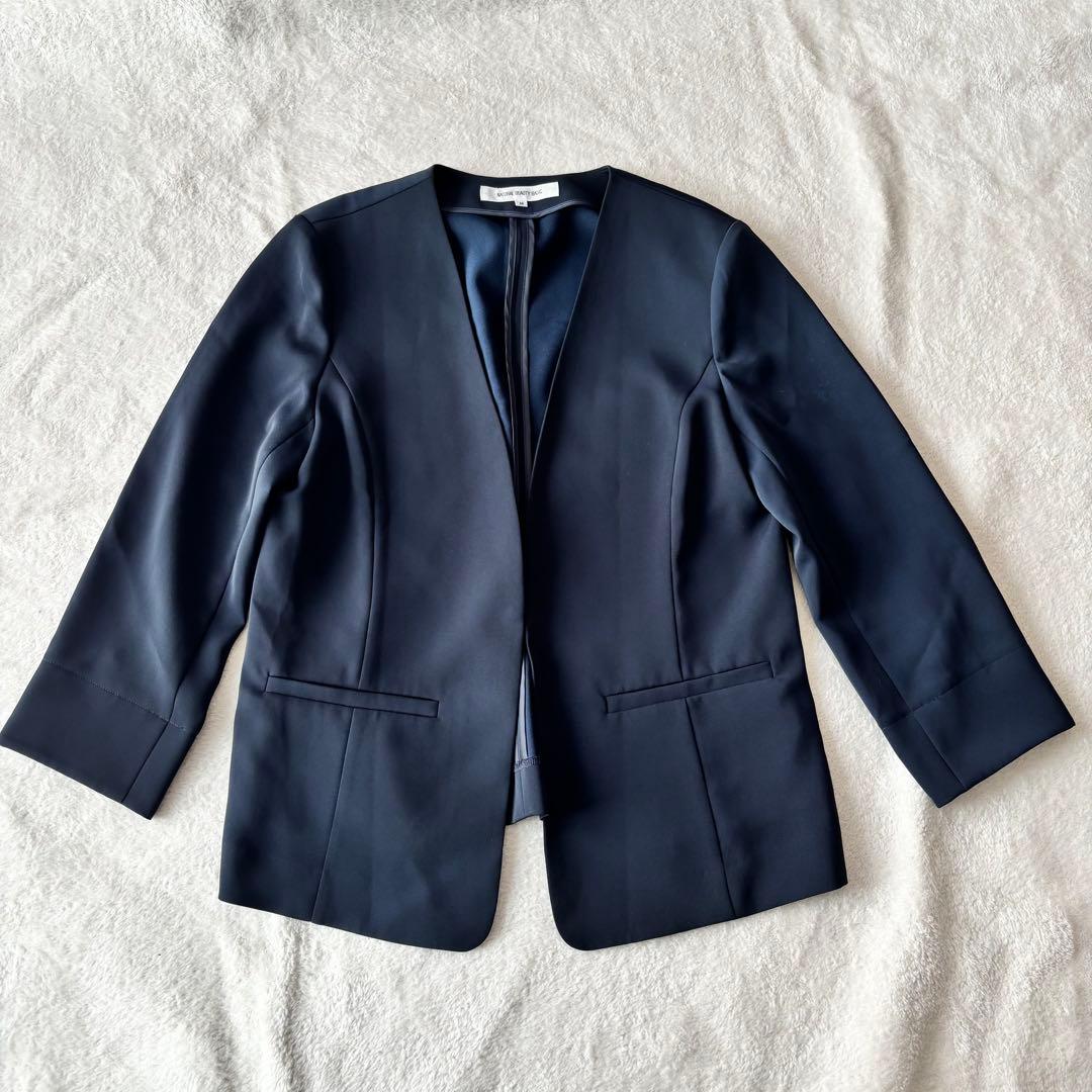 ナチュラルビューティーベーシック ノーカラー パンツスーツ ネイビー L 紺