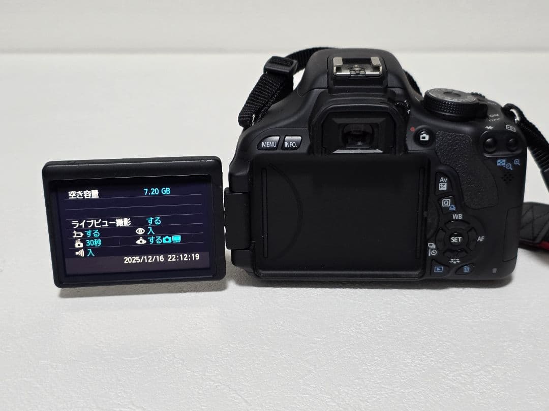 【送料込み】キャノン Canon EOS Kiss X5 デジタル一眼レフカメラ
