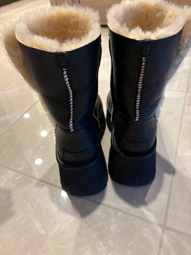 UGG× FRAY I.D W ESMEE LEATHER BOOT 24