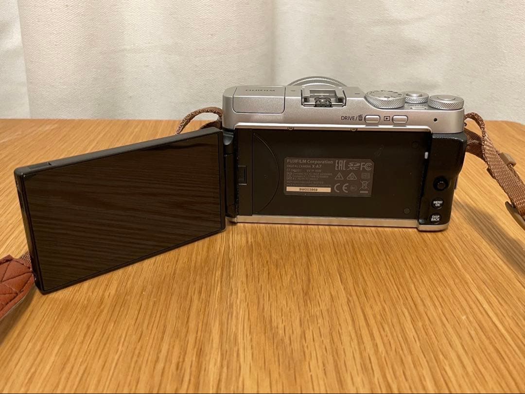 富士フイルムX-A7と単焦点レンズ7artisans 25mmセット