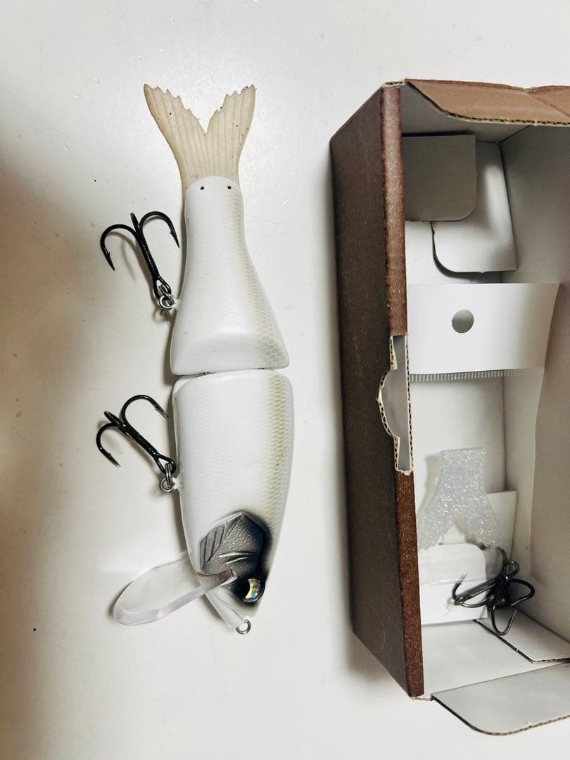 KRR Comta ハンドメイドルアー