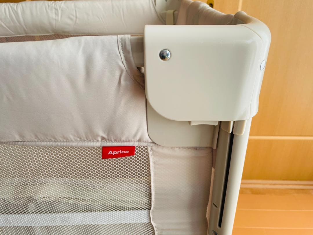 【美品】アップリカ ココネルエアー ベビーベッド　ミルクWH　ホワイト