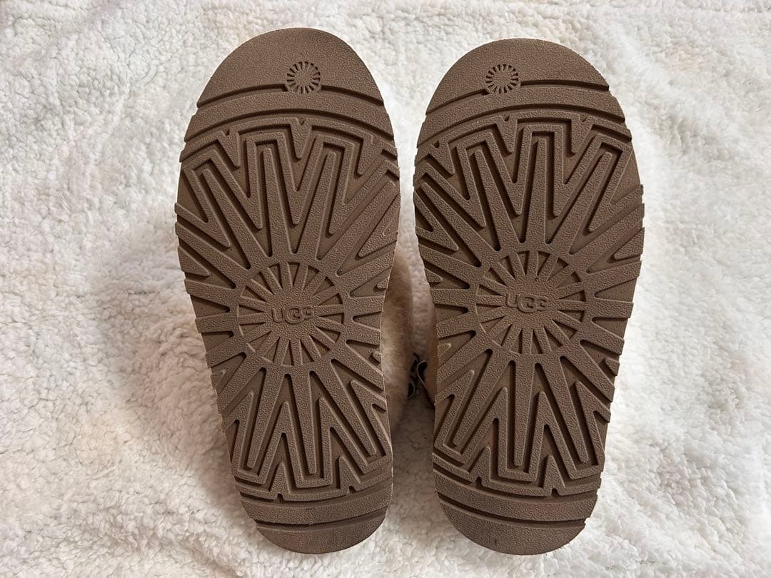 UGG FUNKETTE ファンケット レディースサンダル チェスナット25cm