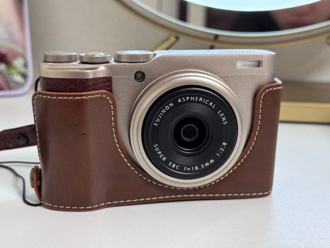 FUJIFILMフジフィルムXF 10 コンパクトデジタルカメラ ゴールド