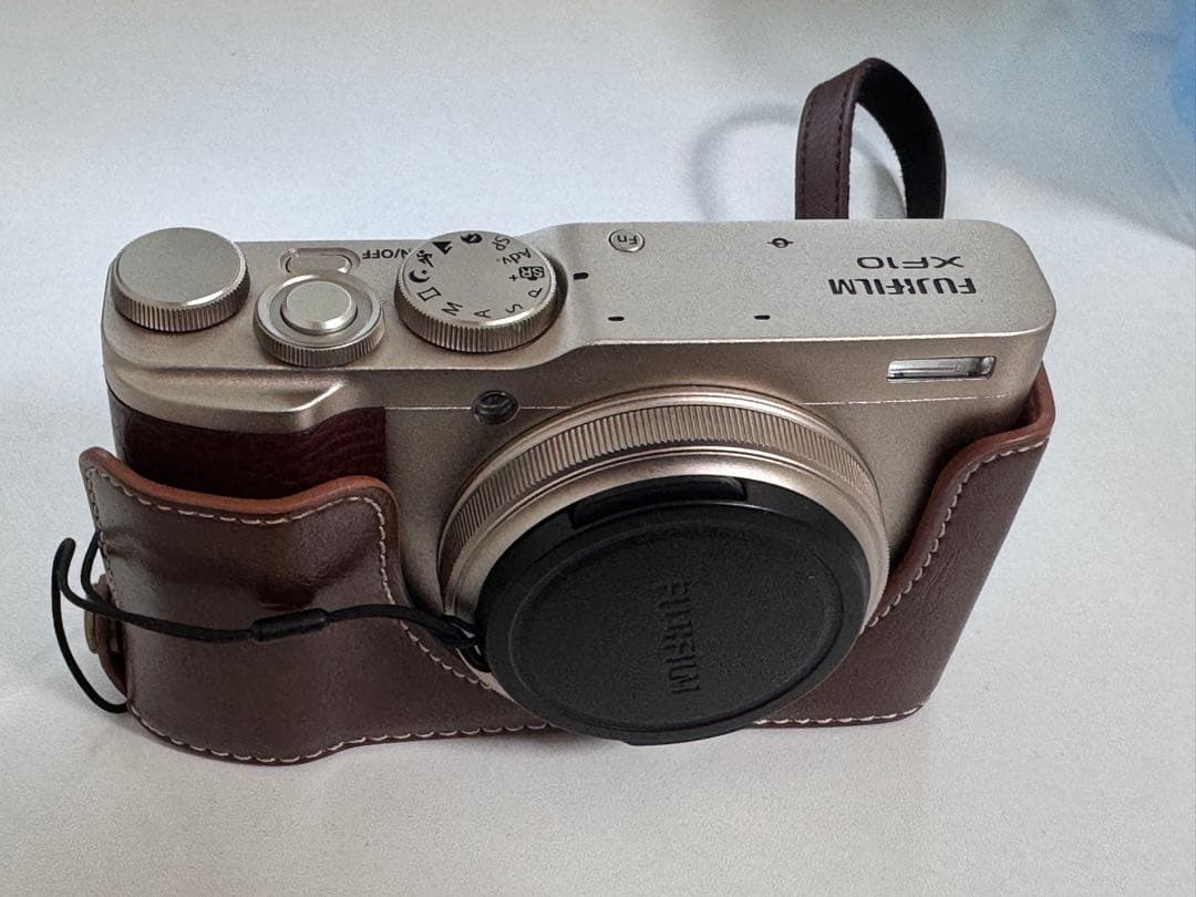 FUJIFILMフジフィルムXF 10 コンパクトデジタルカメラ ゴールド