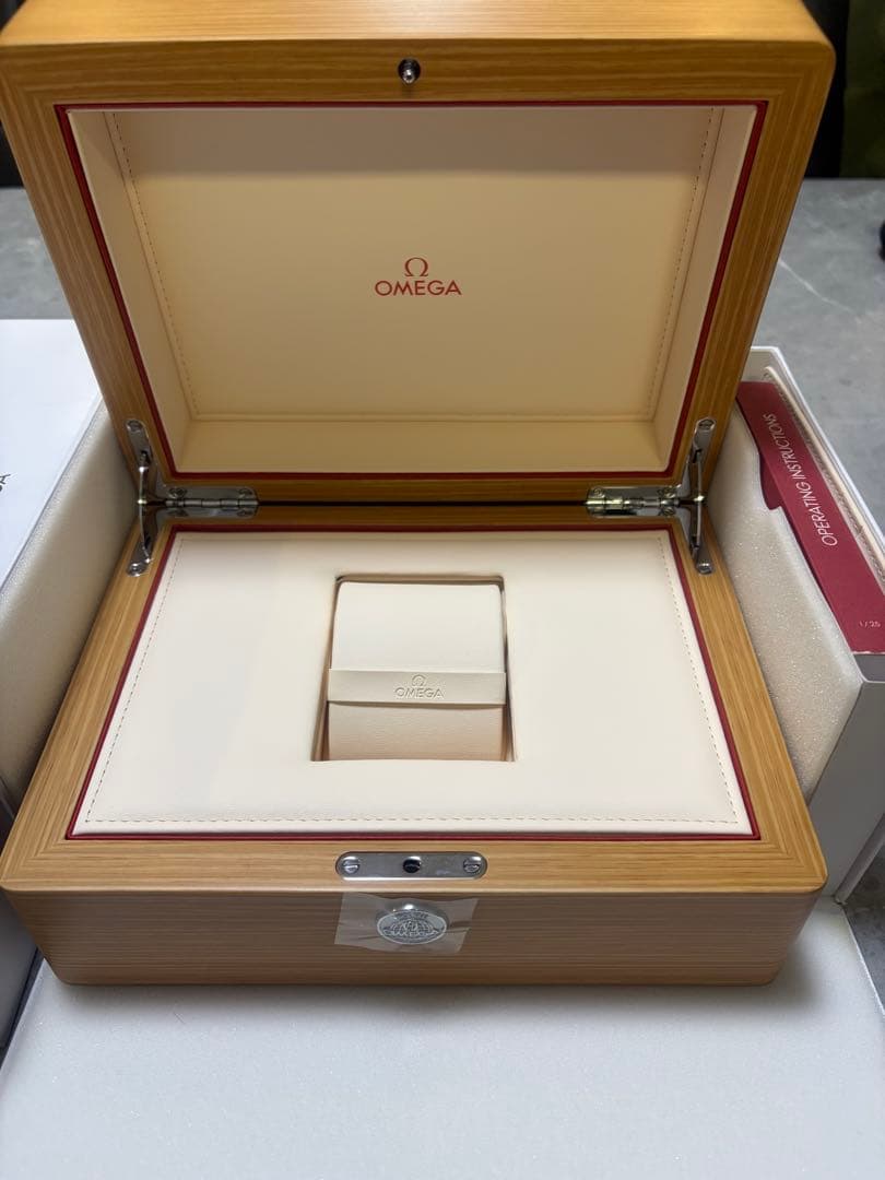 OMEGA 木製時計ボックス