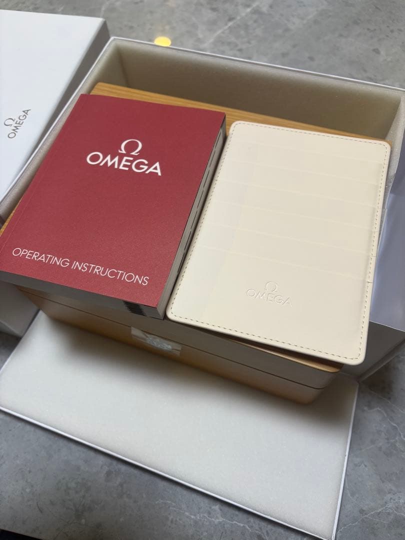OMEGA 木製時計ボックス