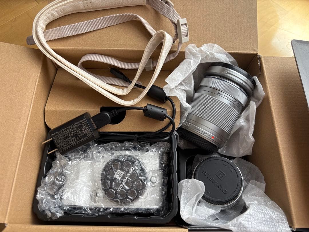 OLYMPUS PEN E-P7 EZダブルズームキット ホワイト SDカード付