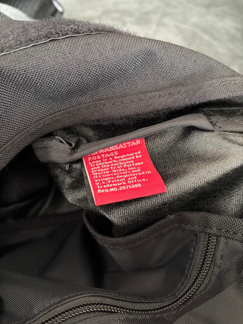 ワンピース　マンハッタン　メッセンジャーバッグ 黒