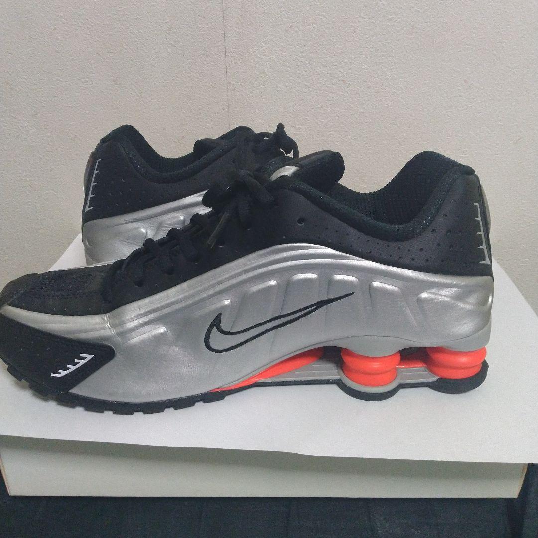 シザ・NIKE SHOX R4