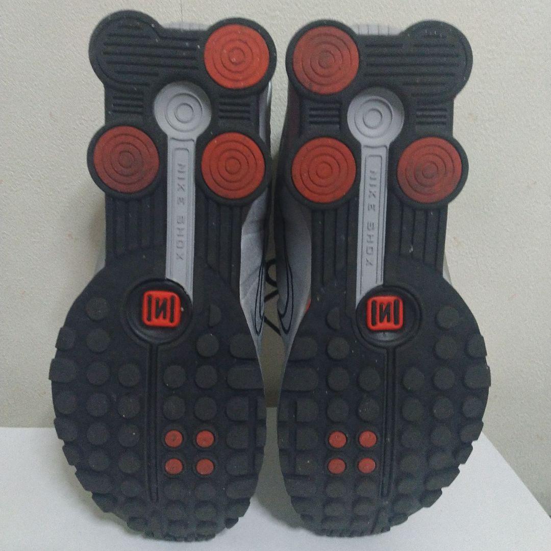 シザ・NIKE SHOX R4