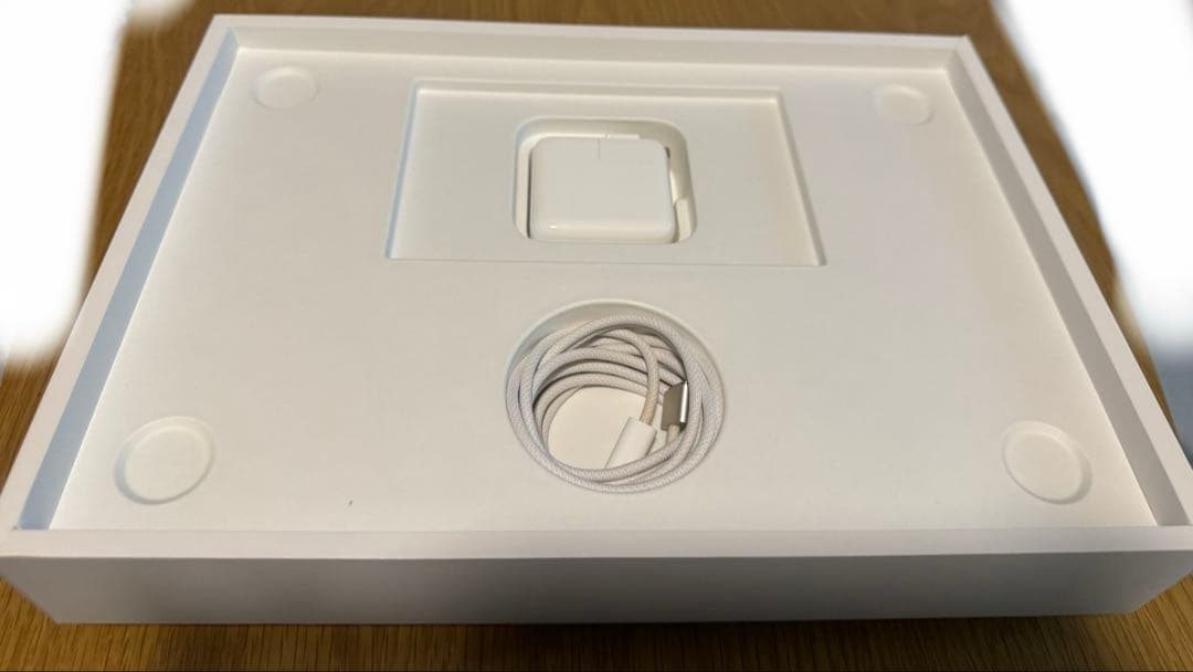 MacBook Air 13インチ M4チップ / 16GB256GB