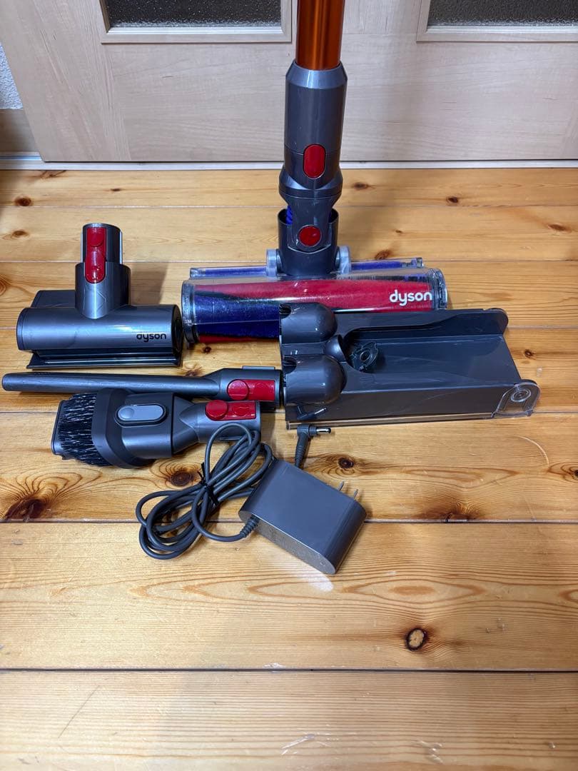 ダイソン Dyson V10（SV12） 動作確認済み　付属品付き