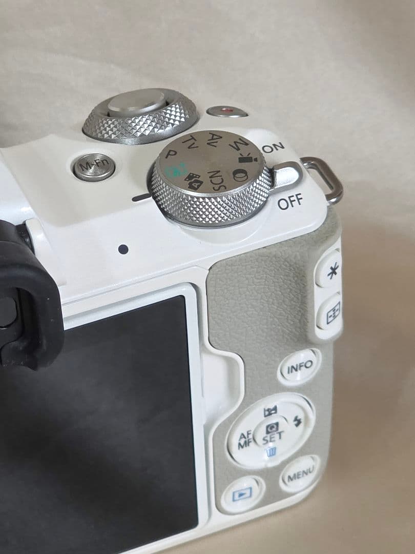 ★レンズ3本★Canon EOS Kiss M ミラーレスカメラ