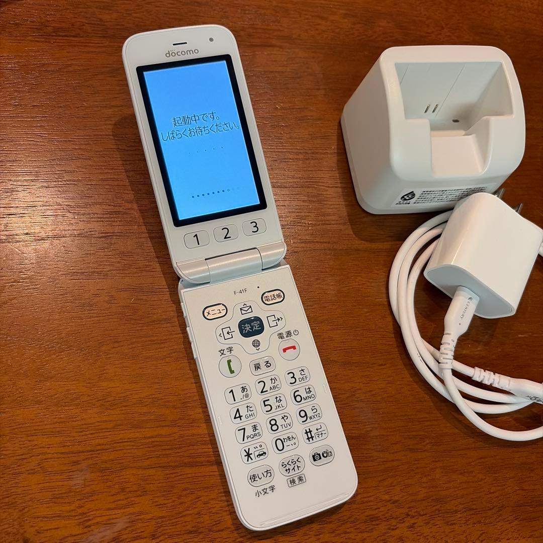 docomo らくらくホン F-41F ホワイト 本体