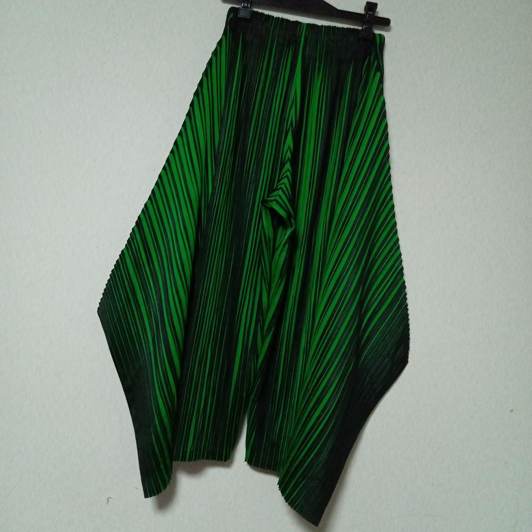 PLEATS PLEASE　プリーツパンツ