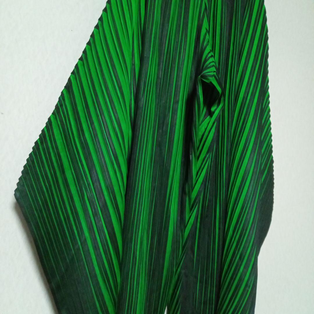 PLEATS PLEASE　プリーツパンツ