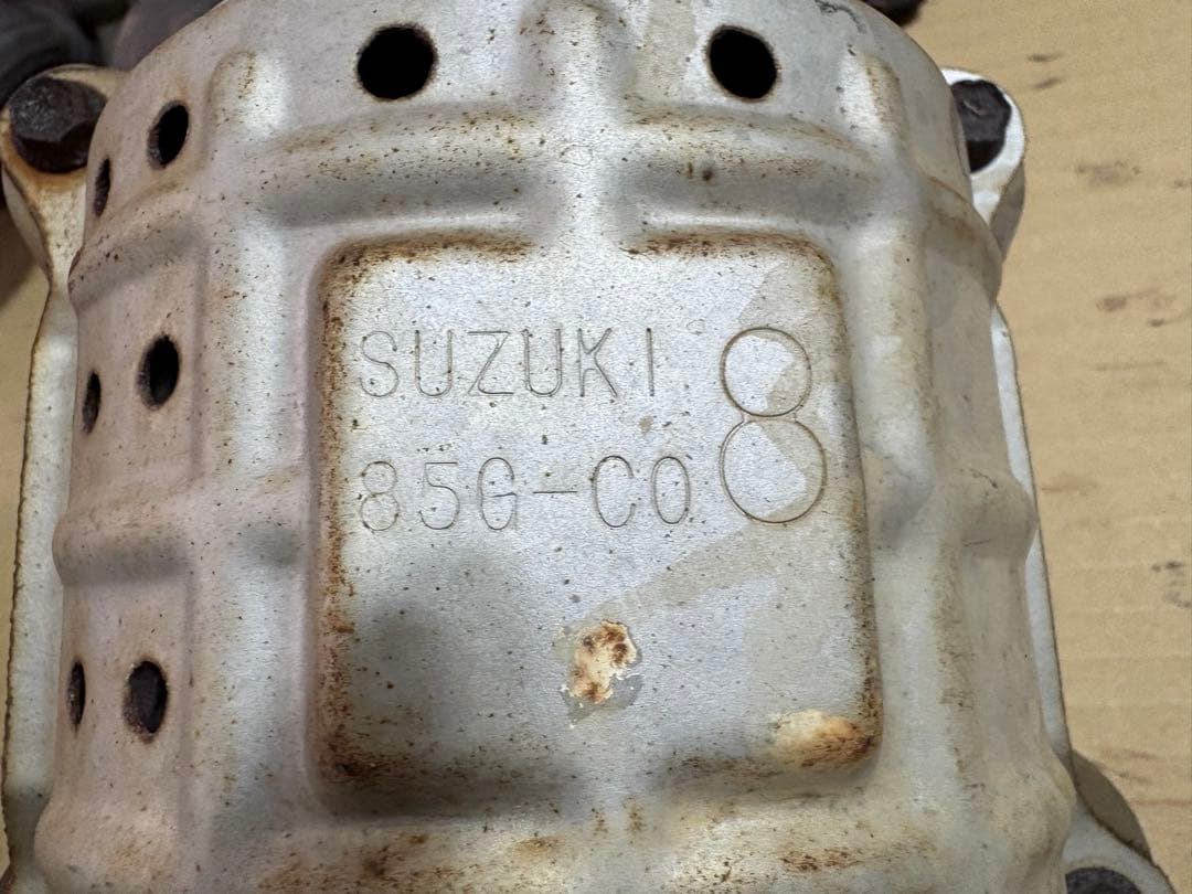 スズキ純正 エキマニ2個セット 85G-C08触媒 素材として