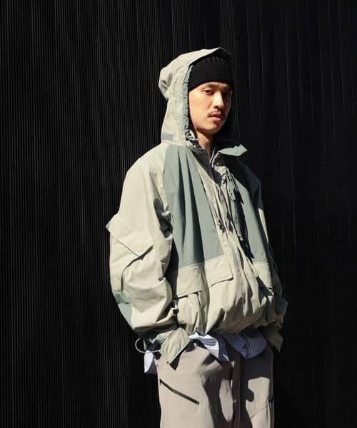 BEAMS 　ビームス　 2トーン ナイロン テック ジャケット　カーキ