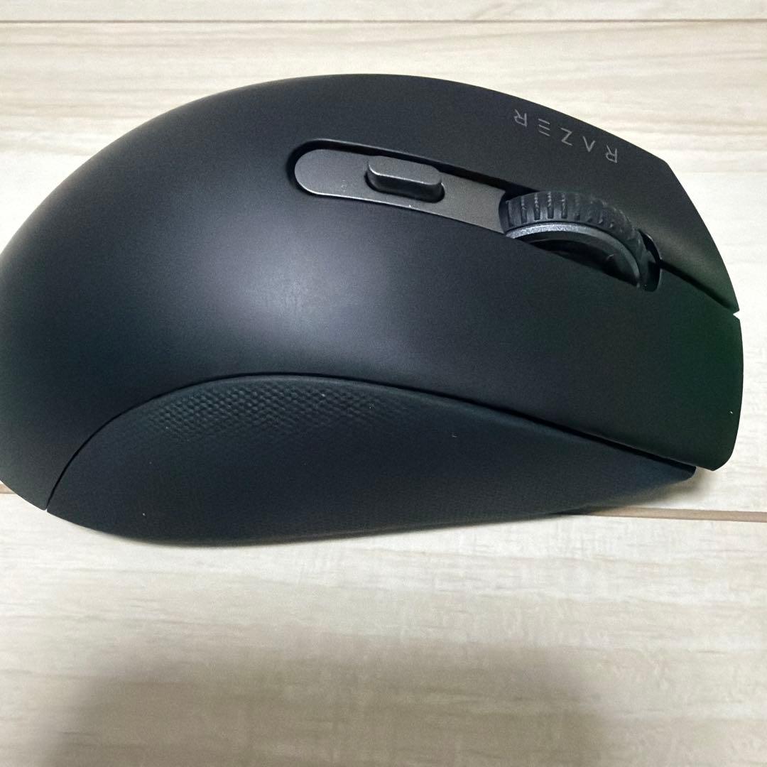 お*ぢ様 美品 即発送 Razer Pro Click V2 ワイヤレスマウス