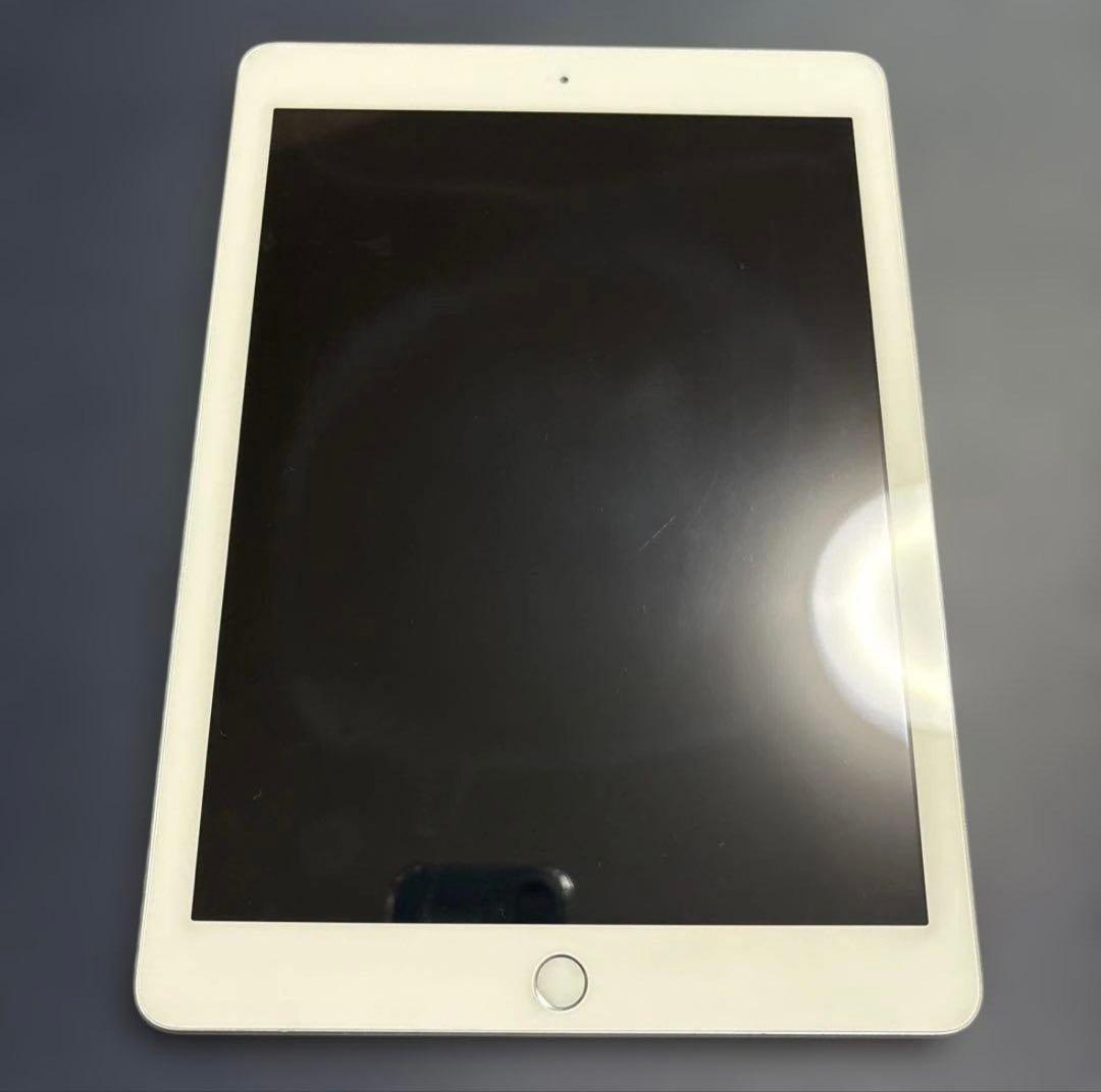 【即購入可】Apple iPad 第６世代　シルバー　32GB A1893