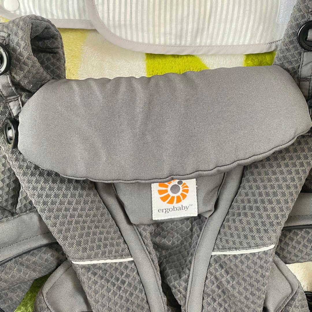 Ergobaby オムニブリーズ　エルゴ　抱っこ紐　グレー　前向き