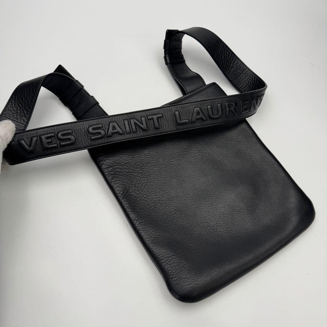 美品 イヴサンローラン レザー エンボスロゴ ショルダーバッグ ボディバッグ 黒