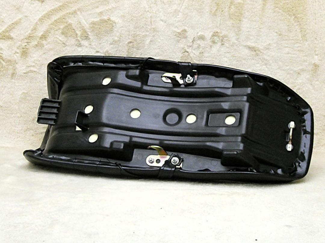 CBR400F　黒皮 タックロールシート/3 NC17ブラック あんこ抜き