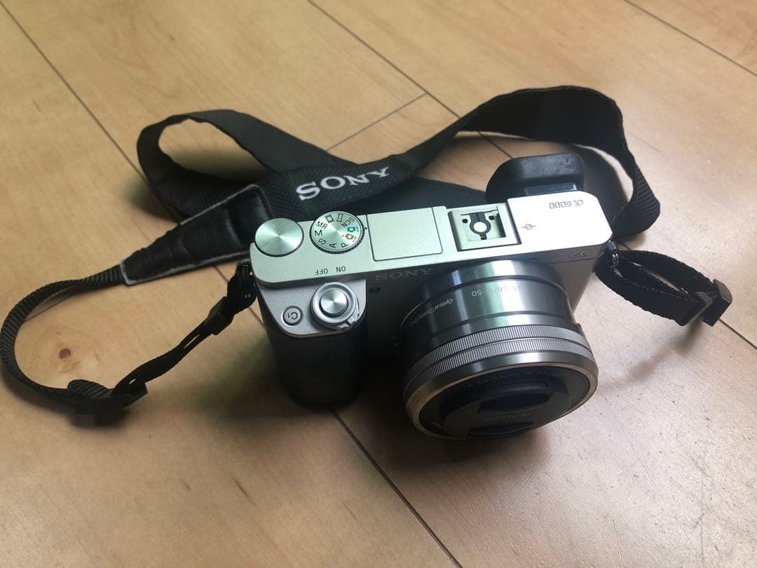 Sony α6000 ミラーレスカメラ 本体とレンズ2種類！