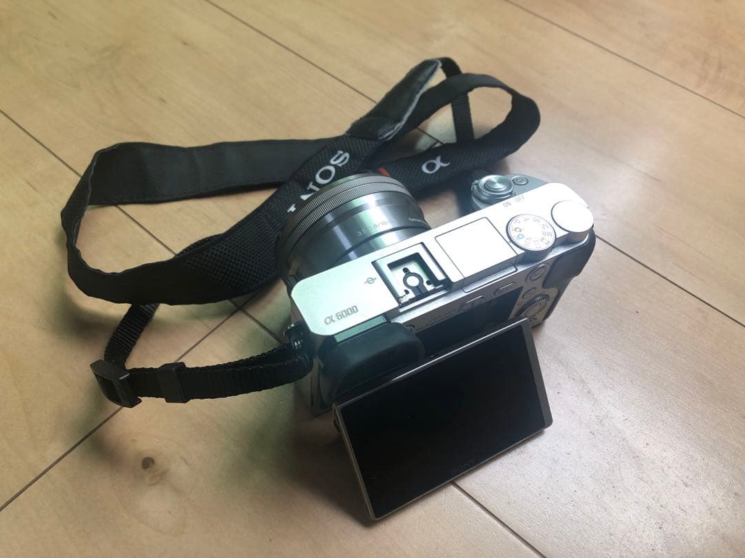 Sony α6000 ミラーレスカメラ 本体とレンズ2種類！