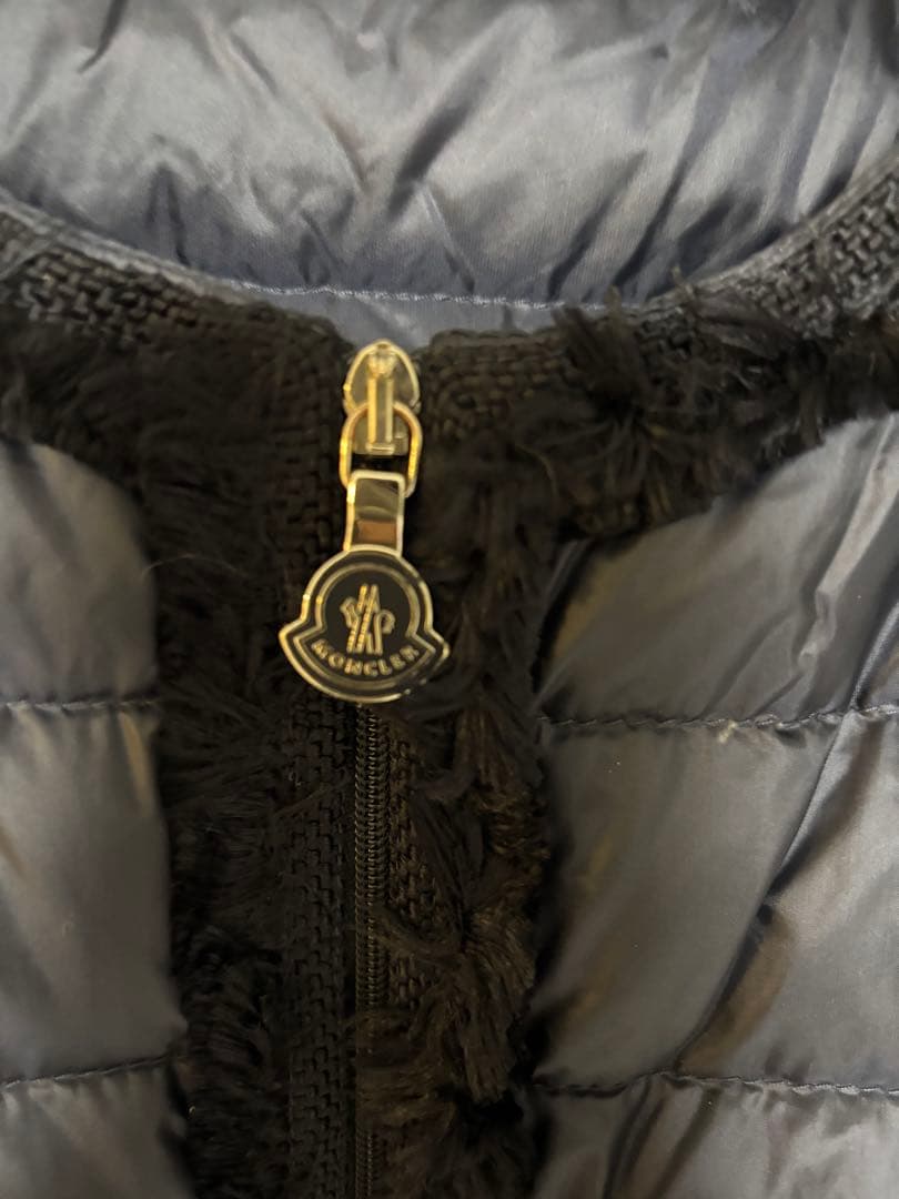 【美品】Moncler モンクレール　ノーカラーライトダウンジャケット