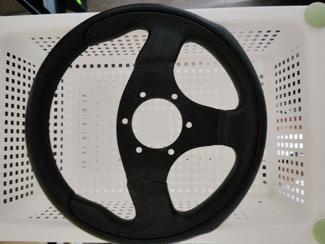 momo ステアリング T-1001 TEAM28