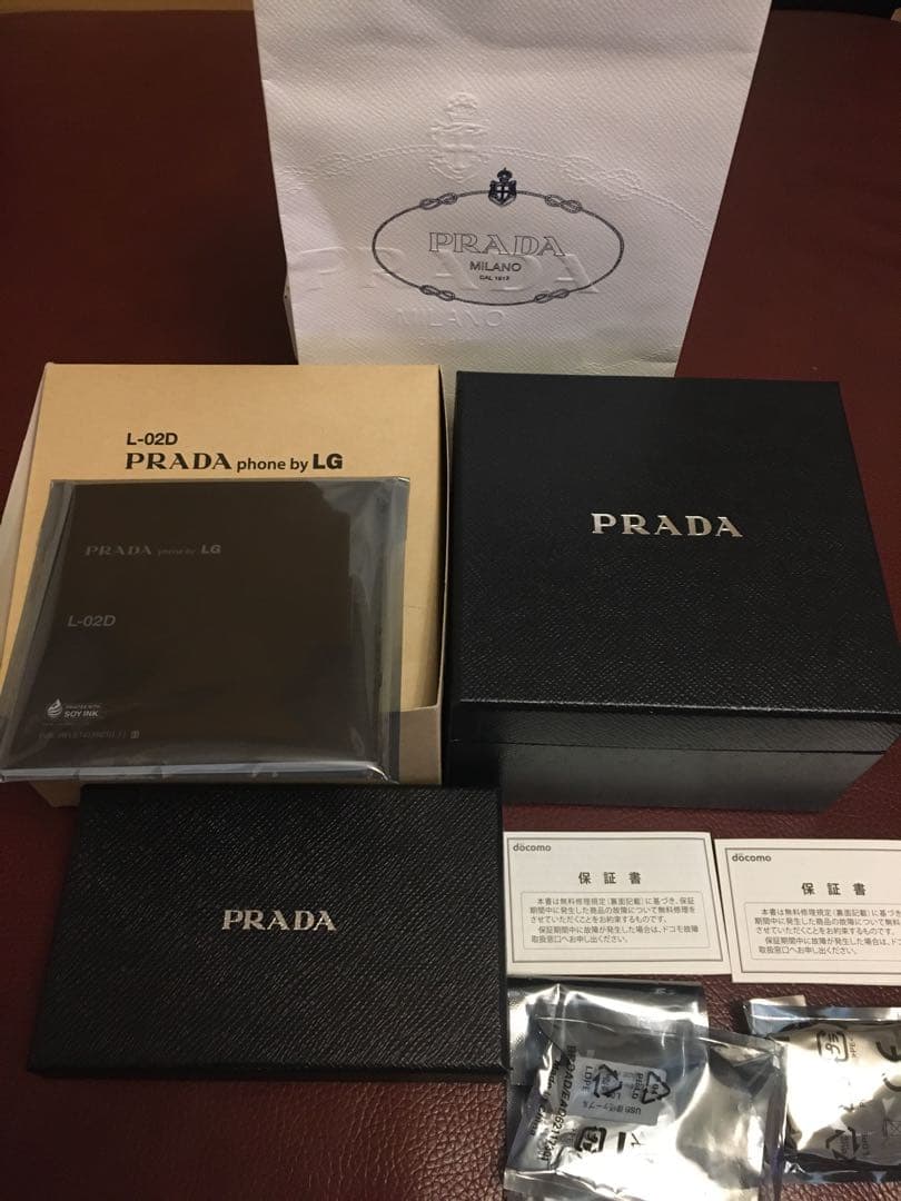 美品　希少　PRADA L-02D スマートフォン 本体