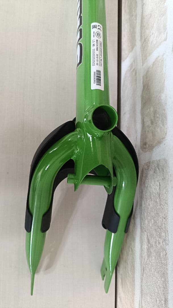 珍しい箱付きです！　ストライダー 本体 グリーン