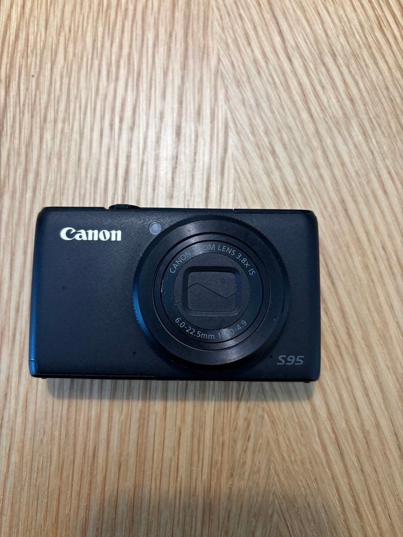 【超美品】Canon PowerShotS95 デジタルカメラ 本体と充電器