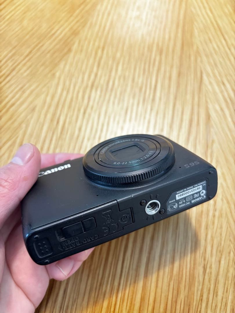 【超美品】Canon PowerShotS95 デジタルカメラ 本体と充電器