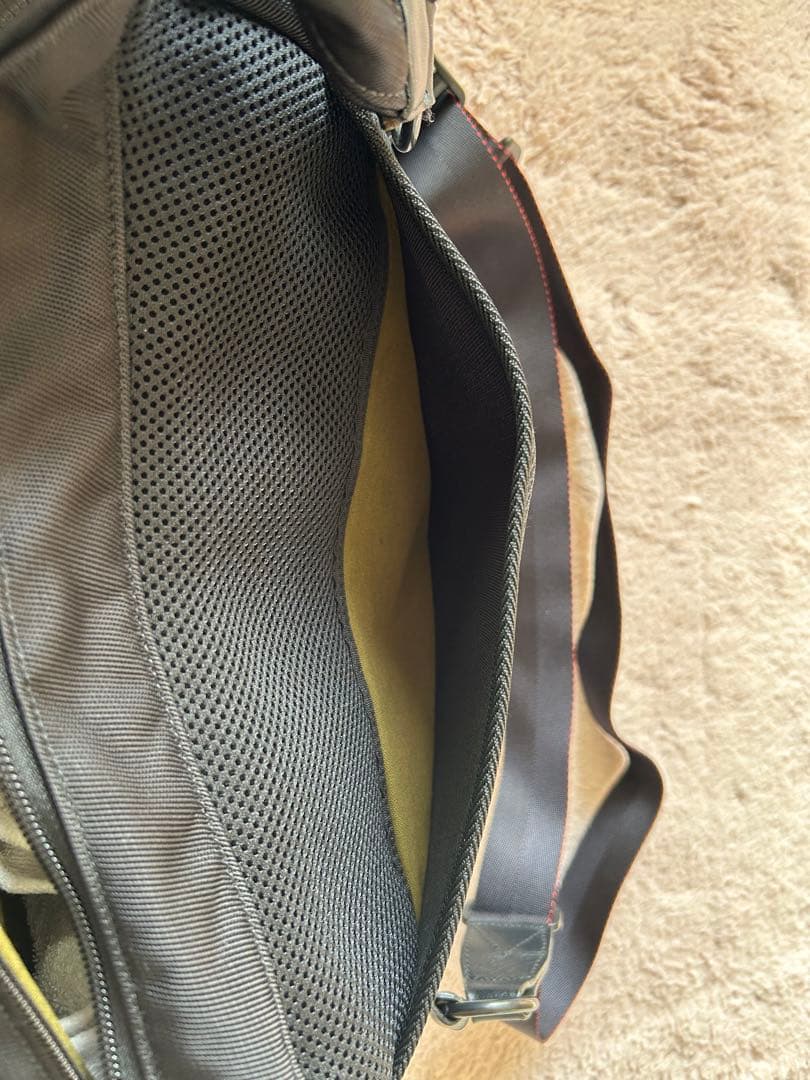 アルティザン&アーティスト　 ボディバック型カメラバッグ